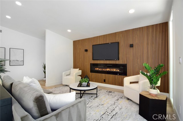 Detail Gallery Image 10 of 65 For 22284 Avenue San Luis, Woodland Hills,  CA 91364 - 6 Beds | 5/1 Baths