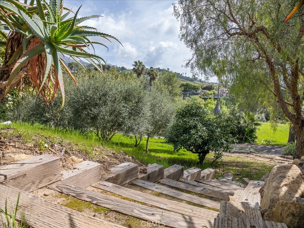 https://media.crmls.org/medias/656dd132-e902-4217-907b-4988dadd5d21.jpg?preset=X-Large
