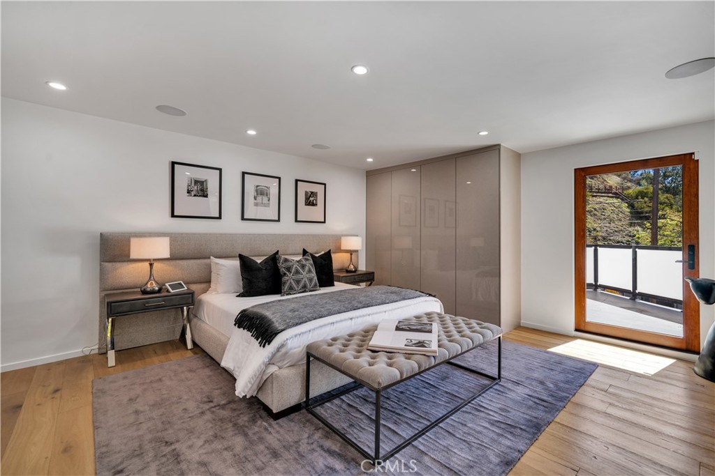 33. 2743 Laurel Canyon Boulevard Los Angeles, CA 90046