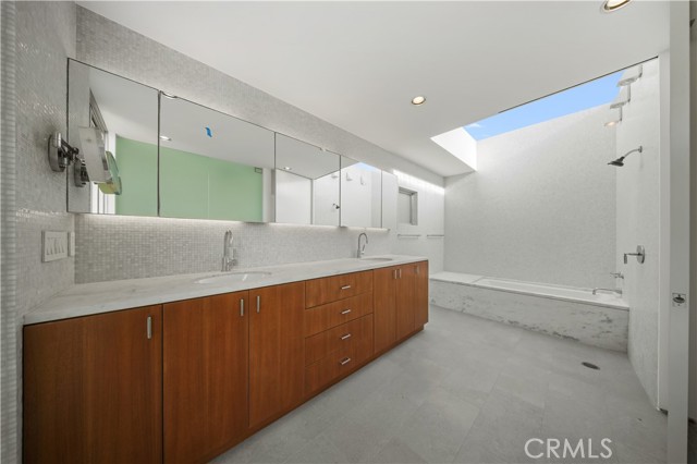 Detail Gallery Image 24 of 39 For 519 Santa Ana, Newport Beach,  CA 92663 - 4 Beds | 4/1 Baths