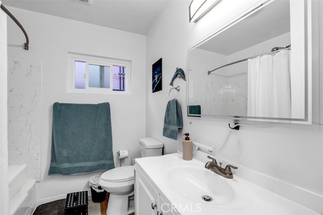 6640 Darby Avenue, Reseda CA: https://media.crmls.org/medias/656fa525-4258-456c-8bda-3b5d59dbc14d.jpg