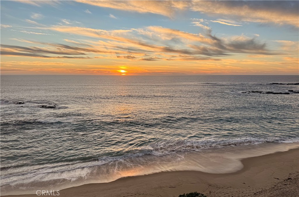 https://media.crmls.org/medias/656ff058-f7d3-4e0d-9944-433b5ca75730.jpg?preset=X-Large