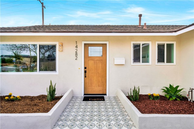 Detail Gallery Image 2 of 29 For 14282 Hammon Ln, Huntington Beach,  CA 92647 - 3 Beds | 2 Baths