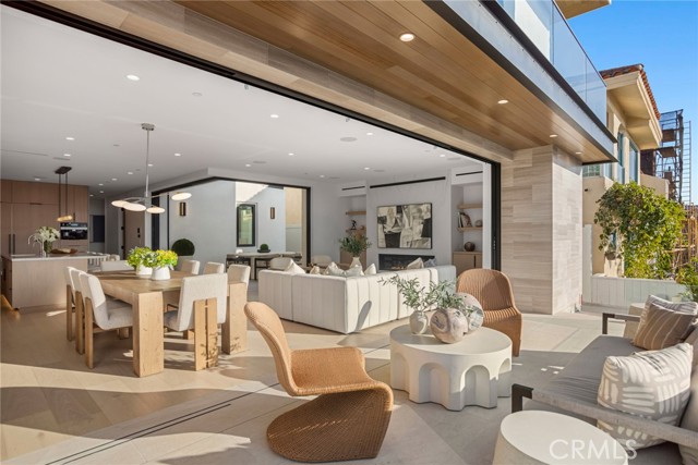 220 Carnation Ave., Corona del Mar CA: https://media.crmls.org/medias/65708455-2bab-47ce-9d6c-885fc88843a5.jpg