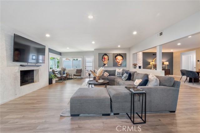 Detail Gallery Image 13 of 40 For 7316 Colbath, Van Nuys,  CA 91405 - 3 Beds | 3 Baths