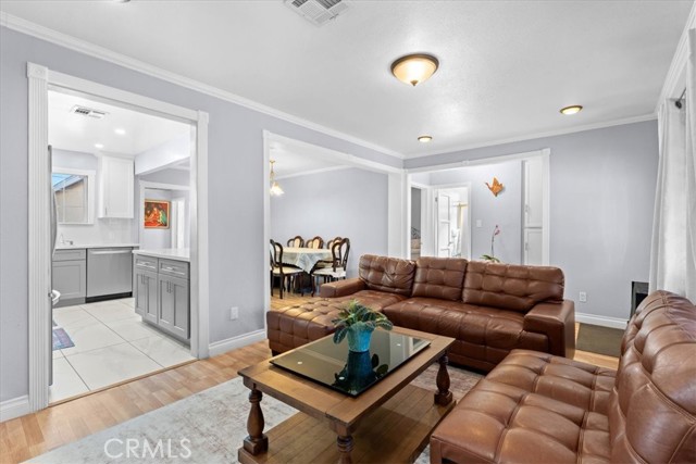 Detail Gallery Image 7 of 37 For 6902 Quakertown Ave, Winnetka,  CA 91306 - 5 Beds | 3 Baths