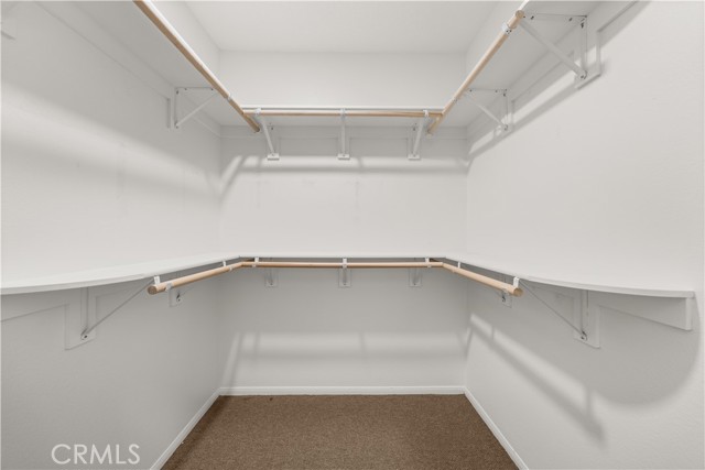 Walk-In-Closet