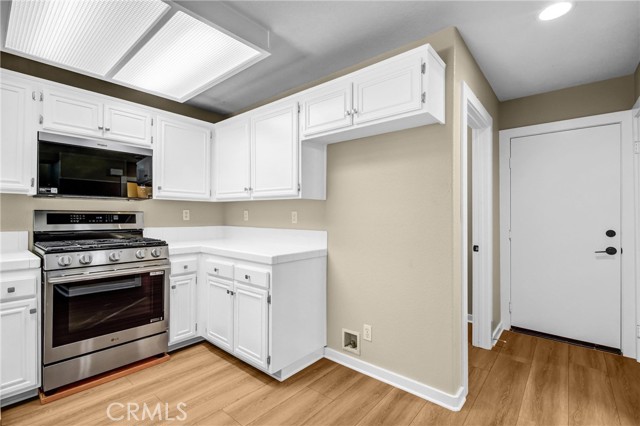 Detail Gallery Image 12 of 26 For 566 Hooper, Simi Valley,  CA 93065 - 3 Beds | 2/1 Baths