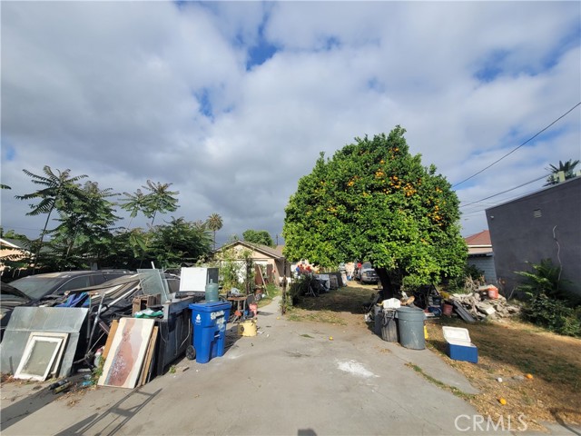 12907 S Willowbrook Avenue, Compton CA: https://media.crmls.org/medias/6573a8ca-7684-4215-b9db-21947c849431.jpg