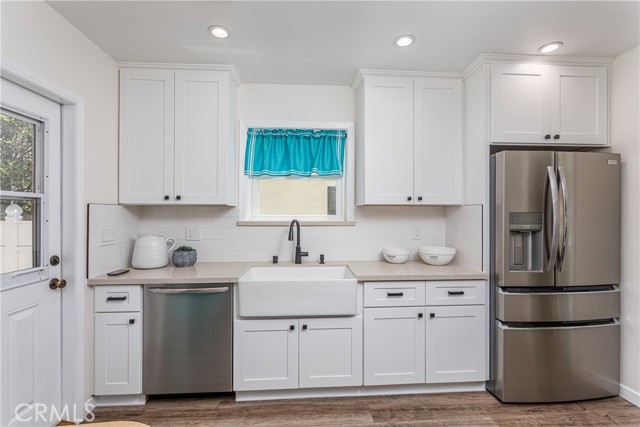 2219 W Clark Avenue, Burbank CA: https://media.crmls.org/medias/6573bae8-0269-45bb-9f14-2196e1316c4c.jpg