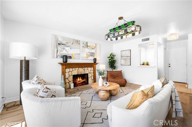 20 Grant, Irvine CA: https://media.crmls.org/medias/65742d4c-f71c-4fd3-bece-cc59090c7b6c.jpg
