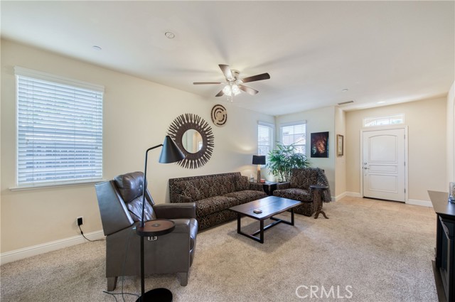 Detail Gallery Image 6 of 47 For 5272 W King Fisher Ln, Fresno,  CA 93722 - 4 Beds | 2/1 Baths