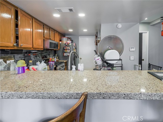 Detail Gallery Image 9 of 19 For 820 W Compton Bld #5,  Compton,  CA 90220 - 4 Beds | 2/1 Baths