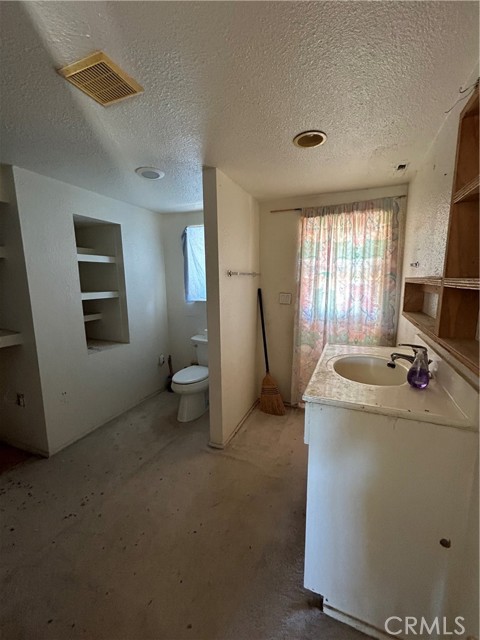 Detail Gallery Image 6 of 10 For 3986 Amboy Rd, Twentynine Palms,  CA 92277 - 2 Beds | 1 Baths