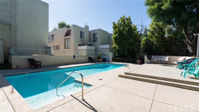 Detail Gallery Image 21 of 29 For 7311 Kester Ave #11,  Van Nuys,  CA 91405 - 2 Beds | 2/1 Baths