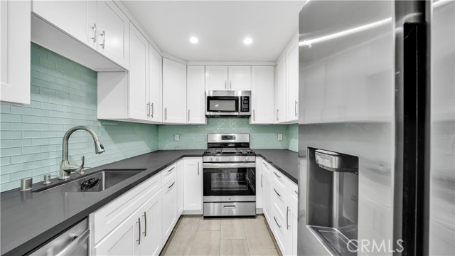 7137 Shoup Avenue, West Hills CA: https://media.crmls.org/medias/65779446-6df7-47cc-ad45-79229478462f.jpg
