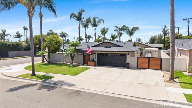 Detail Gallery Image 3 of 40 For 19071 Suva Ln, Huntington Beach,  CA 92646 - 4 Beds | 2 Baths