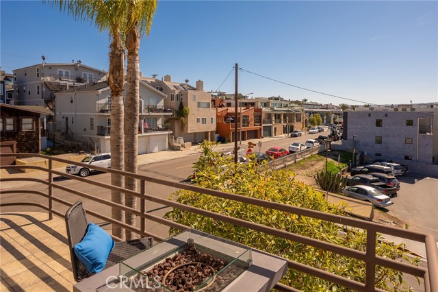 1401 Manhattan Ave, Hermosa Beach, California 90254, 4 Bedrooms Bedrooms, ,2 BathroomsBathrooms,Residential,Sold,Manhattan Ave,SB22023930