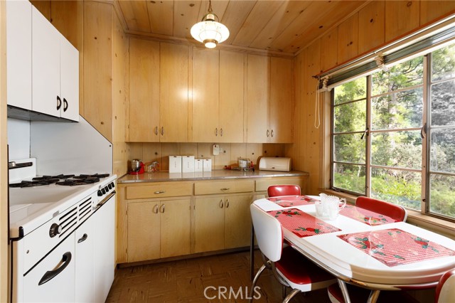 Detail Gallery Image 64 of 75 For 28641 North Shore Rd, Lake Arrowhead,  CA 92352 - 14 Beds | 11/1 Baths