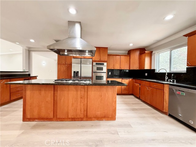 Detail Gallery Image 15 of 72 For 24204 Calvert, Woodland Hills,  CA 91367 - 6 Beds | 3 Baths