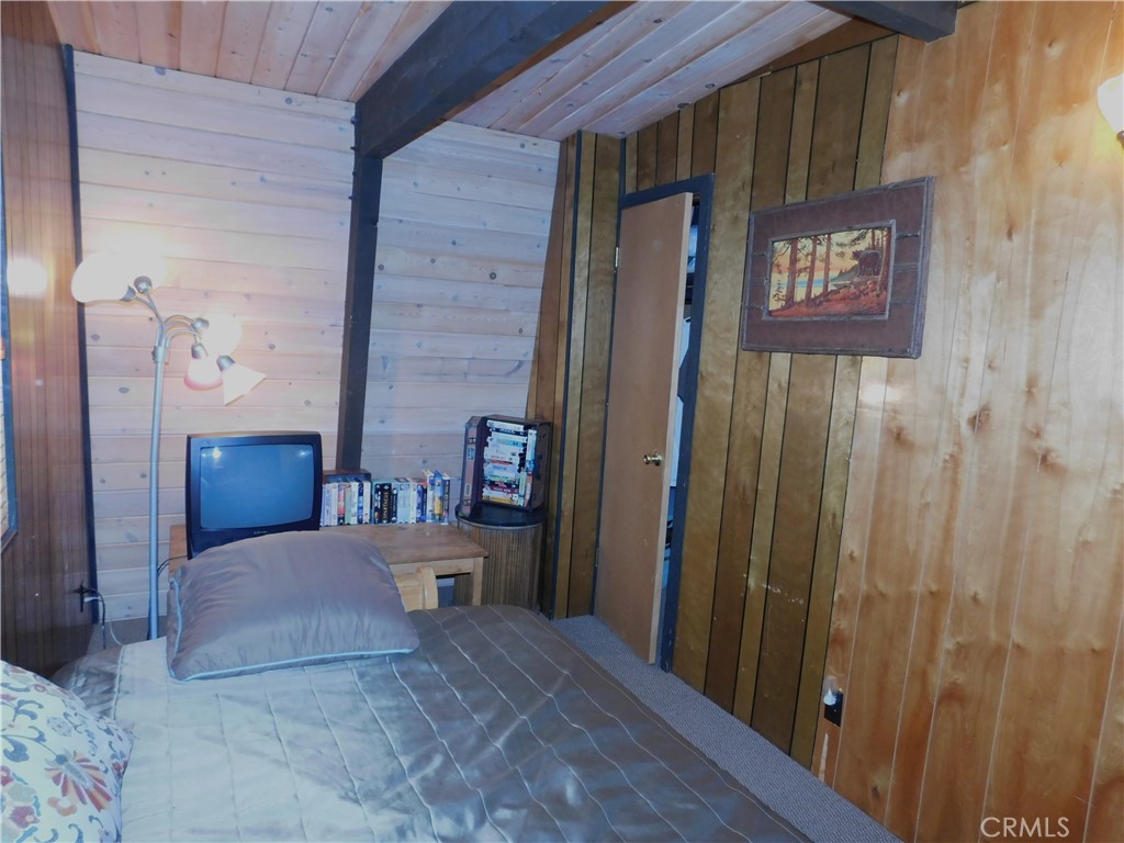 https://media.crmls.org/medias/65794213-b8fa-4b85-946e-83fd27aadd3f.jpg?preset=X-Large