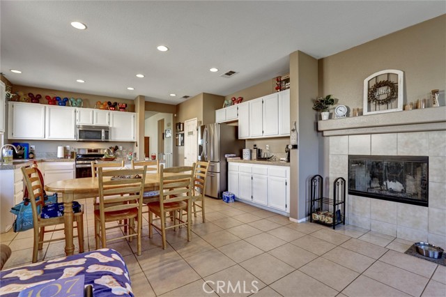 27727 Hollyoak Way, Menifee CA: https://media.crmls.org/medias/6579ac29-f13f-49bf-9fec-e0174fbe1252.jpg
