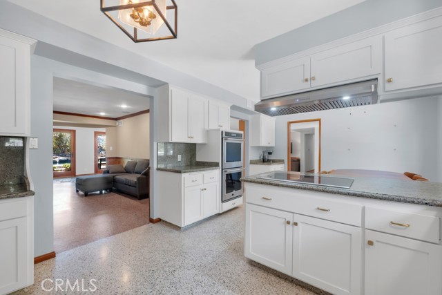 10335 Sylvia Avenue, Porter Ranch CA: https://media.crmls.org/medias/657a5a0d-47b2-4a66-b949-1c27e4e28116.jpg