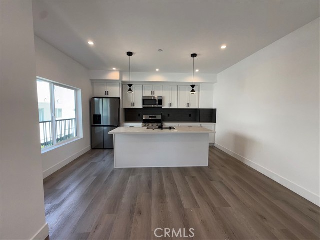 21719 Hart Street, Canoga Park CA: https://media.crmls.org/medias/657a6866-2a53-481c-a0d4-f580663461c3.jpg