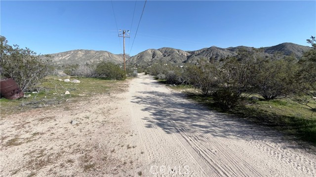 Detail Gallery Image 4 of 10 For 9176 Rose Eden, Morongo Valley,  CA 92256 - 3 Beds | 1 Baths