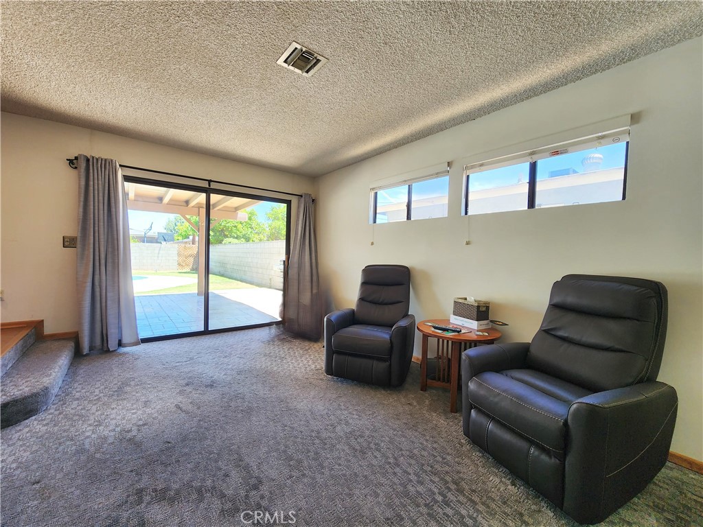 https://media.crmls.org/medias/657beb44-e420-4d21-8e19-f0cd7e6321ef.jpg?preset=X-Large