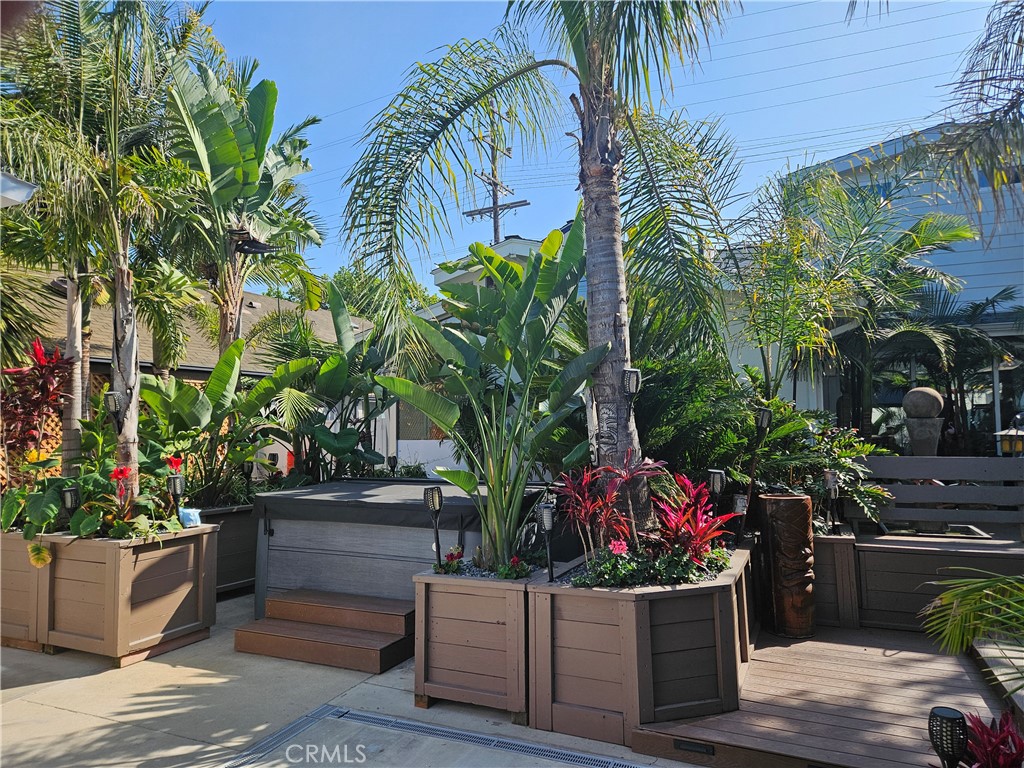 https://media.crmls.org/medias/657bffe5-8187-4087-90e2-9dceb1c0592e.jpg?preset=X-Large
