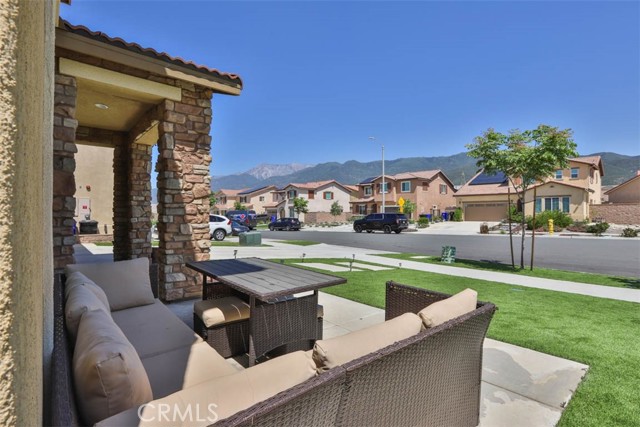 Detail Gallery Image 5 of 46 For 15765 Kings Peak Dr, Fontana,  CA 92336 - 5 Beds | 3 Baths