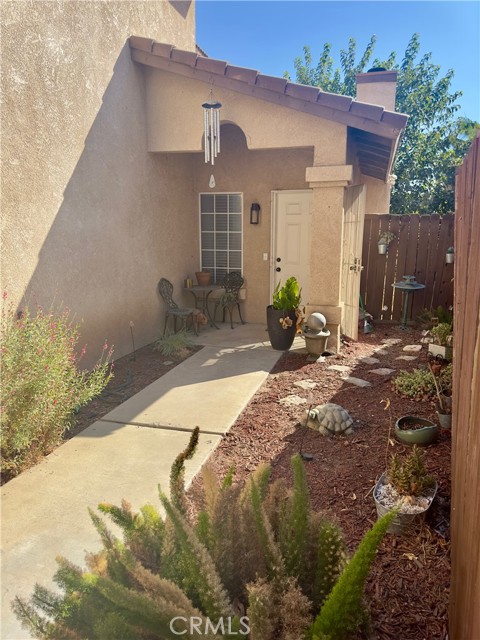 Detail Gallery Image 1 of 20 For 2013 Scenic View Dr, Bakersfield,  CA 93307 - 3 Beds | 2/1 Baths