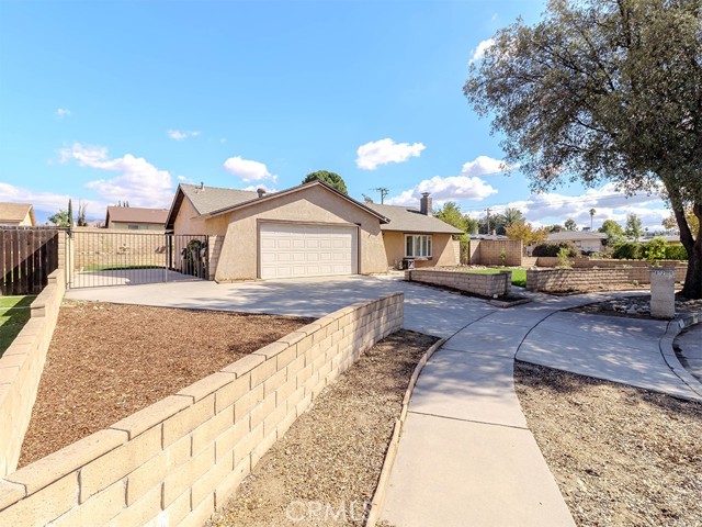 Detail Gallery Image 2 of 18 For 802 Renee, Redlands,  CA 92374 - 3 Beds | 2 Baths
