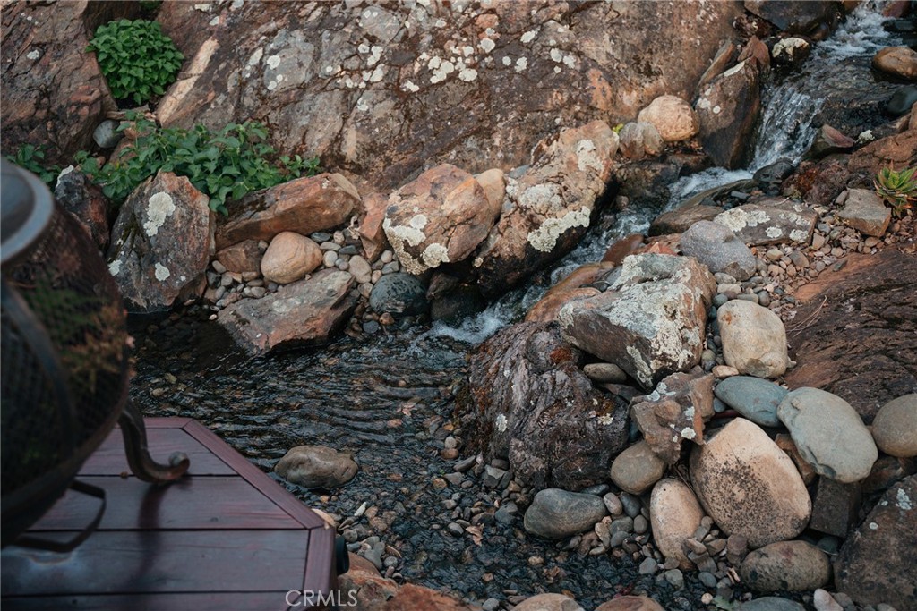 https://media.crmls.org/medias/657e0413-06b2-415f-9da3-c045247a1d03.jpg?preset=X-Large