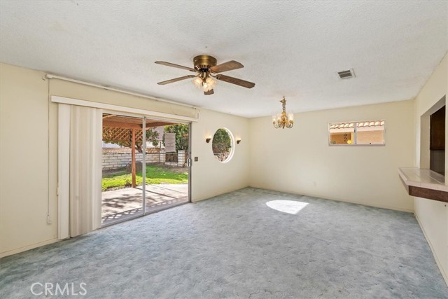 Detail Gallery Image 9 of 23 For 1825 Flame Tree Way, Hemet,  CA 92545 - 3 Beds | 2 Baths