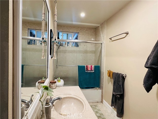 Detail Gallery Image 4 of 8 For 979 Arbor St, Costa Mesa,  CA 92627 - 2 Beds | 1 Baths