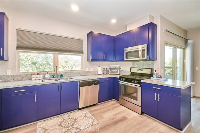 401 S Anaheim Boulevard, Anaheim CA: https://media.crmls.org/medias/6581677e-63c0-4416-9c7b-a6c6018ba1e8.jpg