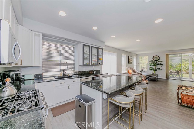 2061 S Sawgrass Court, La Habra CA: https://media.crmls.org/medias/65817e0b-9681-425b-894c-2424325b8bd7.jpg