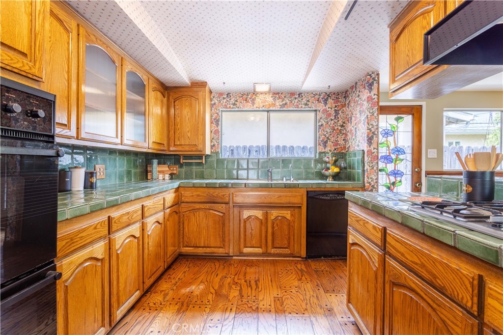 https://media.crmls.org/medias/658197b5-af3d-491d-a055-4f7c3bedbd81.jpg?preset=X-Large