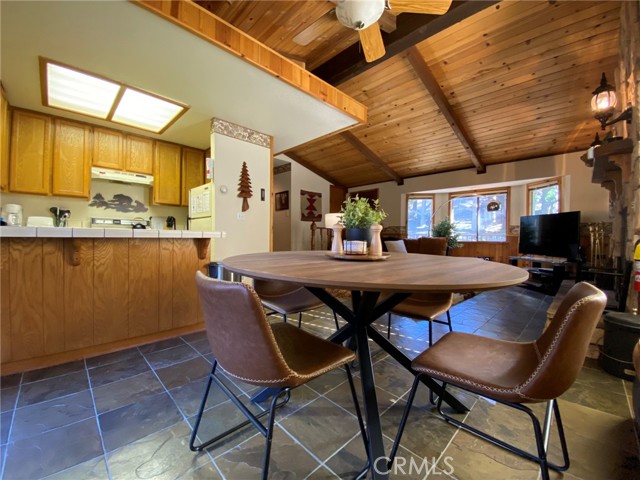 43133 Moonridge Rd, Big Bear CA: https://media.crmls.org/medias/6581d3ad-ad65-432b-9f2f-515cfbe2e274.jpg
