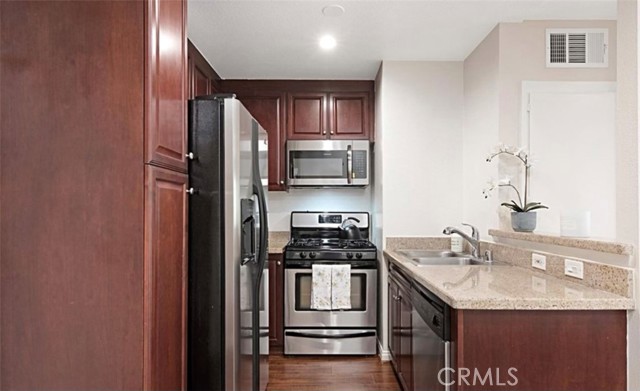 21500 Burbank Boulevard, Woodland Hills CA: https://media.crmls.org/medias/65838766-2c17-4db6-9af8-2aa7de87e8e4.jpg