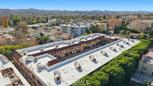 Detail Gallery Image 6 of 58 For 11127 La Maida #9,  North Hollywood,  CA 91601 - 3 Beds | 2/1 Baths