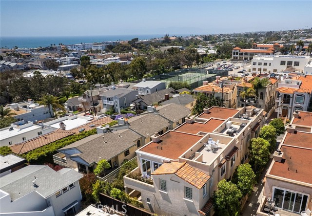 710 11th Street, Hermosa Beach CA: https://media.crmls.org/medias/6583f288-b779-429f-975c-35aad746c2ef.jpg