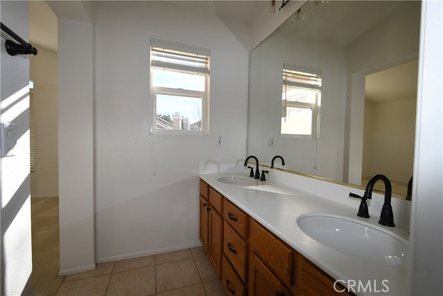Detail Gallery Image 23 of 28 For 657 Cardinal Ridge Ln #B,  Simi Valley,  CA 93065 - 3 Beds | 2/1 Baths