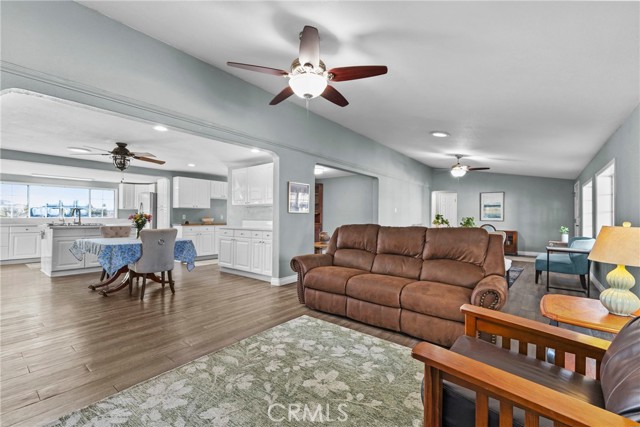 Detail Gallery Image 13 of 75 For 24401 Cornstalk, Wildomar,  CA 92595 - 3 Beds | 2 Baths