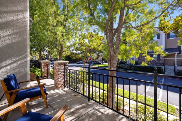 23402 Brookdale Lane, Valencia CA: https://media.crmls.org/medias/65868081-2741-45ce-b5bf-6327cddceb5b.jpg