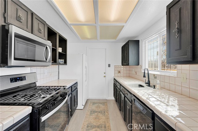 Detail Gallery Image 13 of 39 For 16020 Lime, Hesperia,  CA 92345 - 3 Beds | 2 Baths