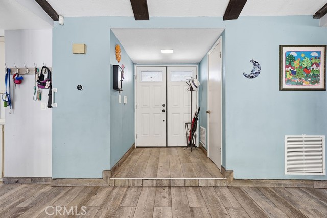 Detail Gallery Image 3 of 51 For 29223 Flowerpark Dr, Canyon Country,  CA 91387 - 3 Beds | 2 Baths