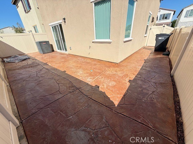 https://media.crmls.org/medias/65889dce-2f5e-4601-a050-3ebf3d3a0d5f.jpg?preset=X-Large